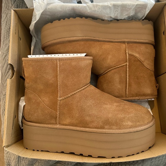 NEW UGG WOMEN'S ULTRA MINI PLATFORM SUEDE SHEARLING LINED BOOTIES CHESTNUT - Picture 4 of 7